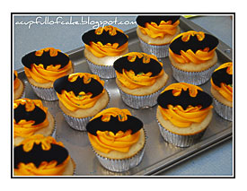 Batman Cupcake Stand With The Fondant Batman Bats
