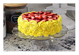  nice yellow cake decorating idea with yellow butter cream frosting