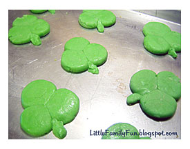 Little Family Fun Clover Cookies Without A Cookie cutter