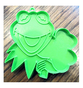 About Hallmark Cookie Cutter Kermet The Frog With Clover For Good Luck