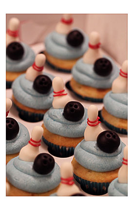 Bowling Cupcakes How Cute, Right? Each Vanilla Cupcake Has A Mini