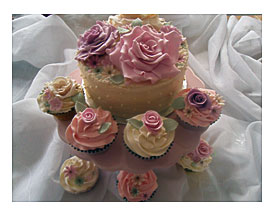 Vintage Flower Cake & Cupcakes. Like The 'Pretty Purples