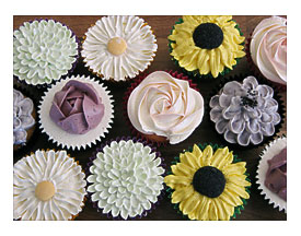 Piped Flower Cakes 