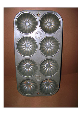 Ekco Chicago Fluted Cupcake Muffin Biscuit Baking Pan Tin 8 Mold Tray