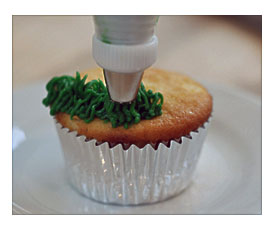 grass icing tip decorating cake