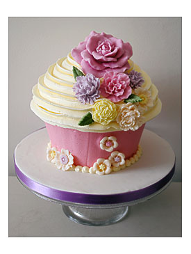 Miss Cupcakes» Blog Archive » Vintage Giant Cupcake Cake