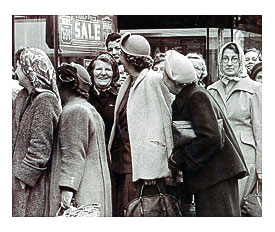 1950s Bristol Shoppers retinue to get a bargain in the sales