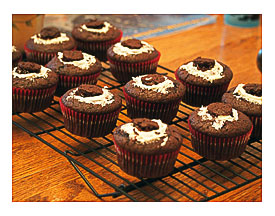 Chocolate Cupcakes Filled With Vanilla Cream – #OXOGoodCupcake