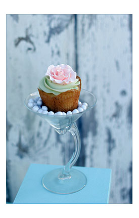 Rustic Glam Wedding, Cupcakes In Gold Lace Wrappers, Peach Mint