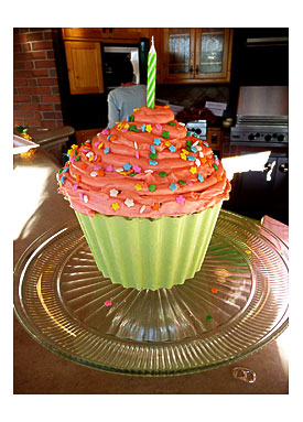 Fotos Used Wilton Giant Cupcake Pan And 10 Base Romantic Castle Cake