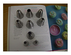Step By Step Frosting Cupcakes – The Perfect Swirl Kerry Cooks
